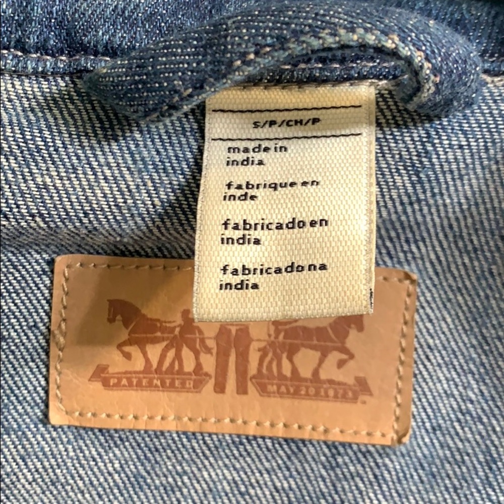 Levi’s Jean Jacket - Picture 2 of 3
